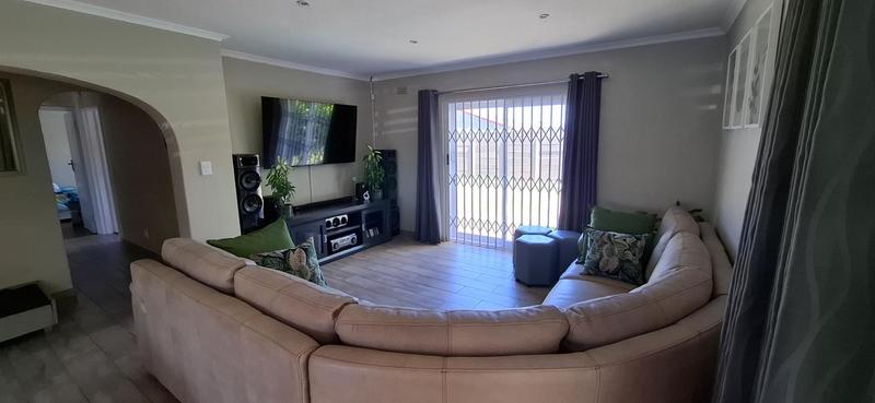 4 Bedroom Property for Sale in Bothasig Western Cape